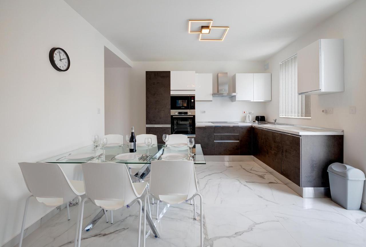 Stylish 2Br Apartment In Central St Julians Saint Julian's Ngoại thất bức ảnh