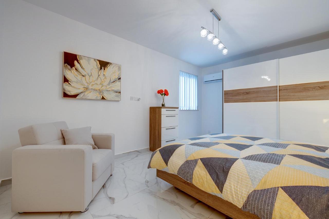 Stylish 2Br Apartment In Central St Julians Saint Julian's Ngoại thất bức ảnh