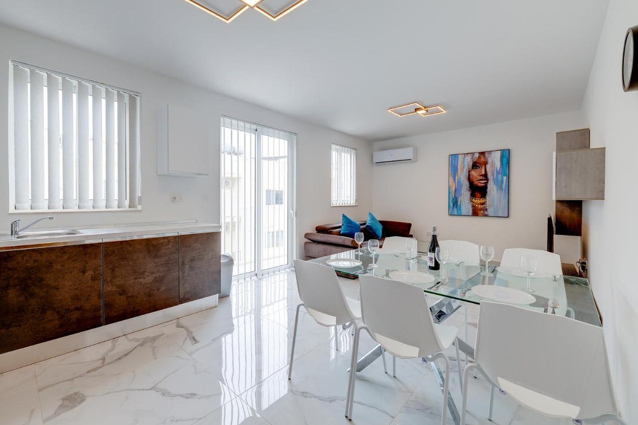 Stylish 2Br Apartment In Central St Julians Saint Julian's Ngoại thất bức ảnh