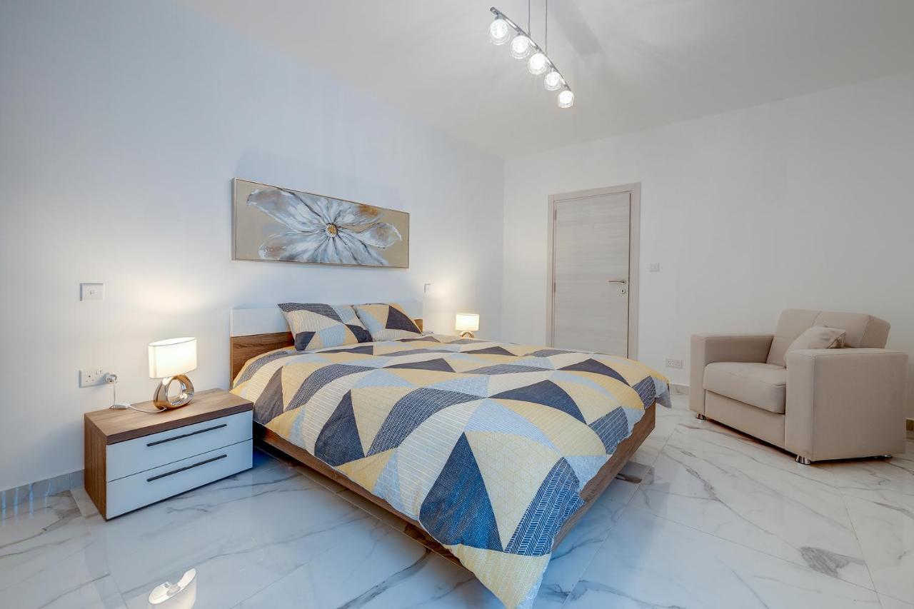 Stylish 2Br Apartment In Central St Julians Saint Julian's Ngoại thất bức ảnh