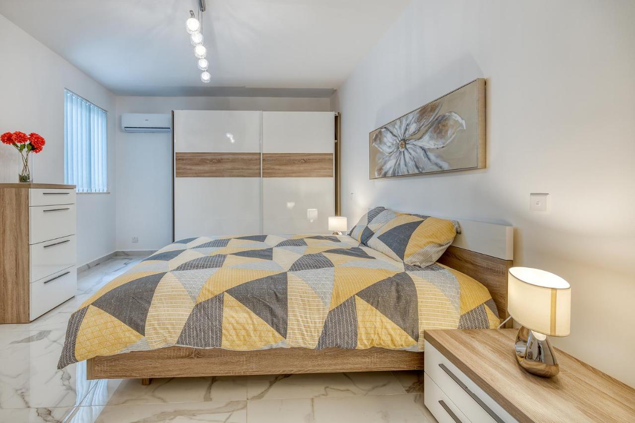Stylish 2Br Apartment In Central St Julians Saint Julian's Ngoại thất bức ảnh