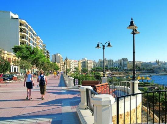 Stylish 2Br Apartment In Central St Julians Saint Julian's Ngoại thất bức ảnh
