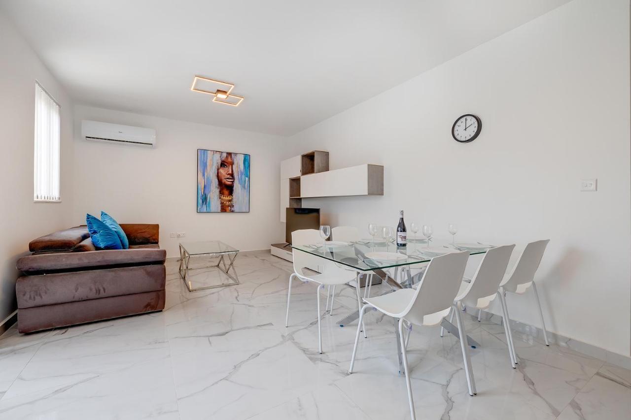 Stylish 2Br Apartment In Central St Julians Saint Julian's Ngoại thất bức ảnh