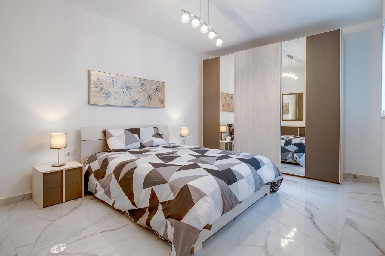 Stylish 2Br Apartment In Central St Julians Saint Julian's Ngoại thất bức ảnh