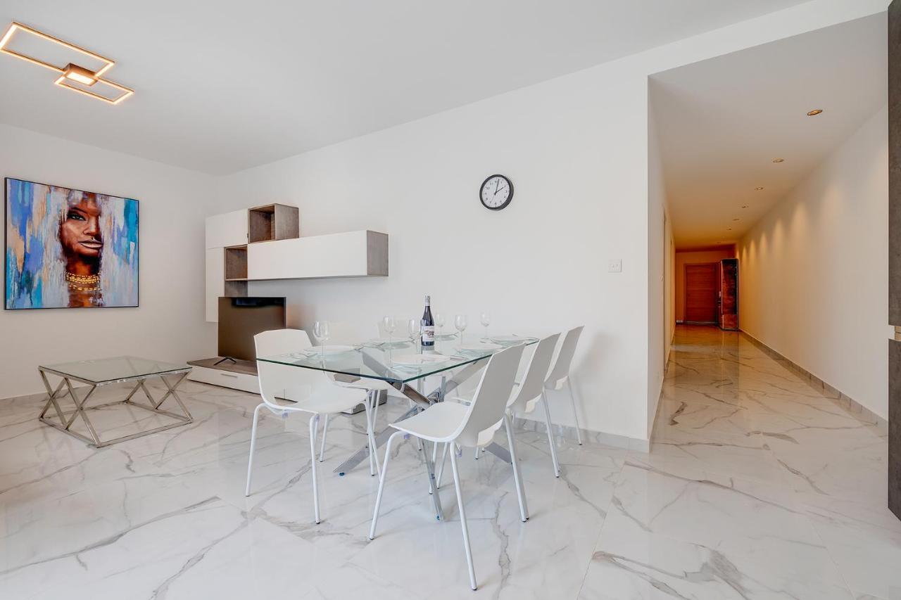 Stylish 2Br Apartment In Central St Julians Saint Julian's Ngoại thất bức ảnh